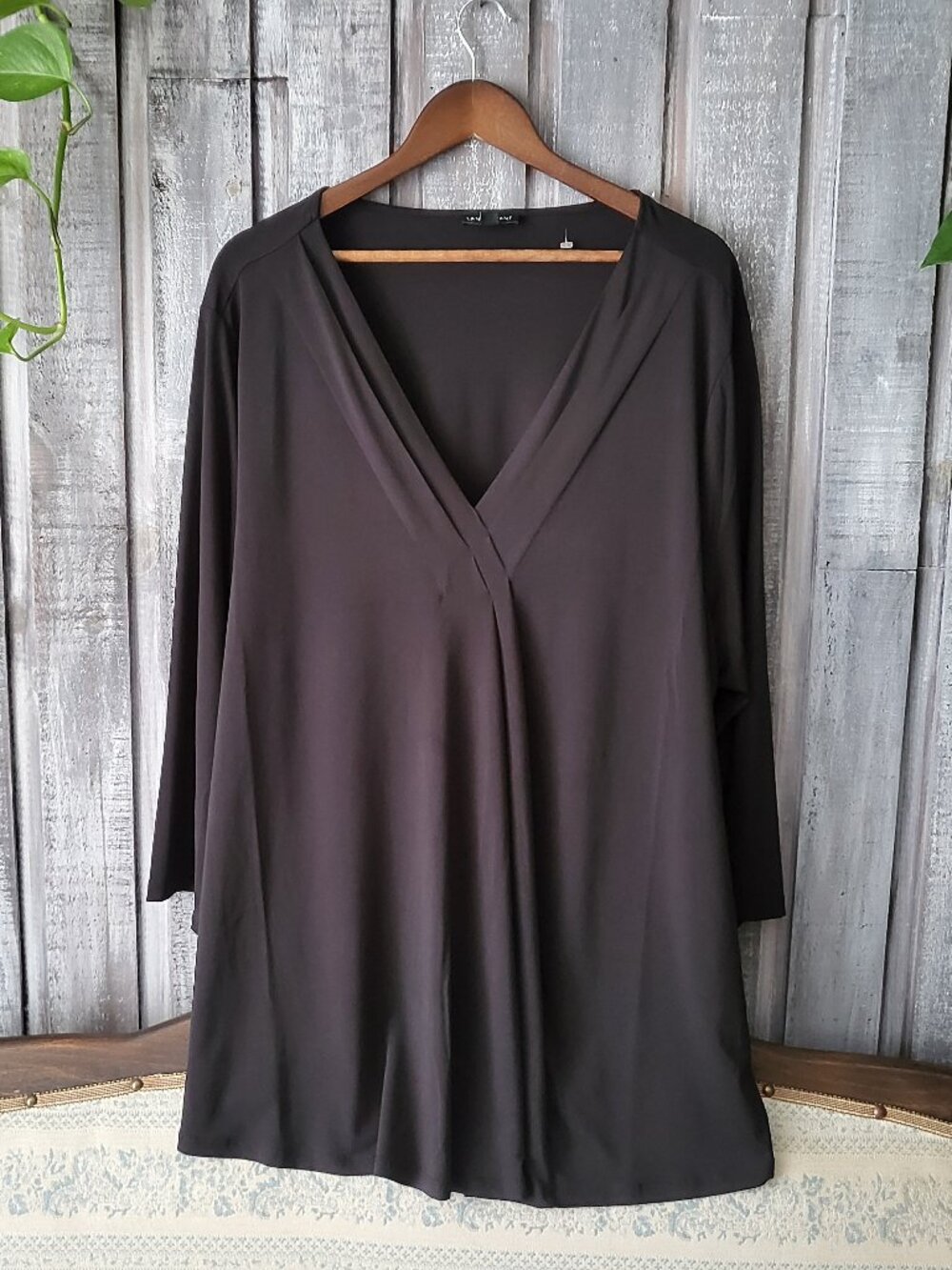 NWOT Black V-Neck Pleated Front Tunic Blouse Top 4X